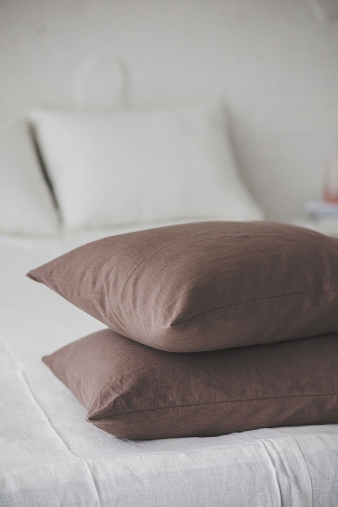 Cocoa linen pillowcase with envelope closure, Softened linen pillow cover, Handmade custom size cushion cover, Natural linen pillowcase.